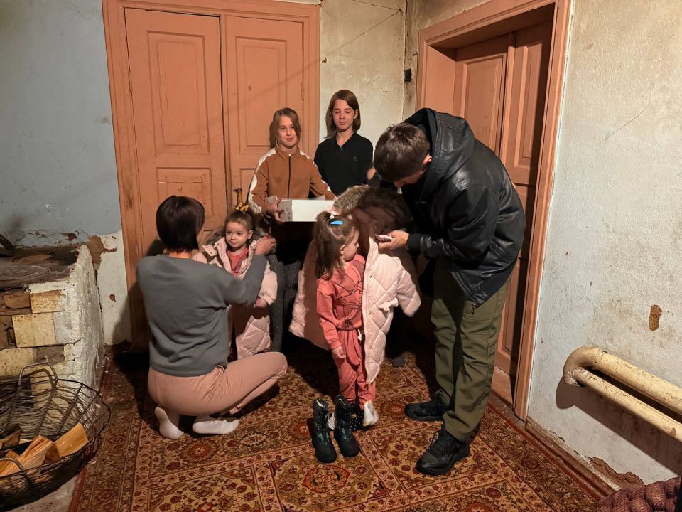 Реализация проекта «Доброслужащий»: Администрация Мангушского округа оказывает адресную поддержку многодетной семье Реализация проекта «Доброслужащий»: Администрация Мангушского округа оказывает адресную поддержку многодетной семье