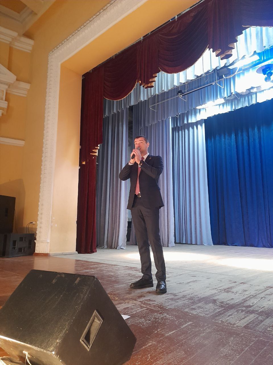 В городе Комсомольское прошел концерт Сергея Куприка В городе Комсомольское прошел концерт Сергея Куприка