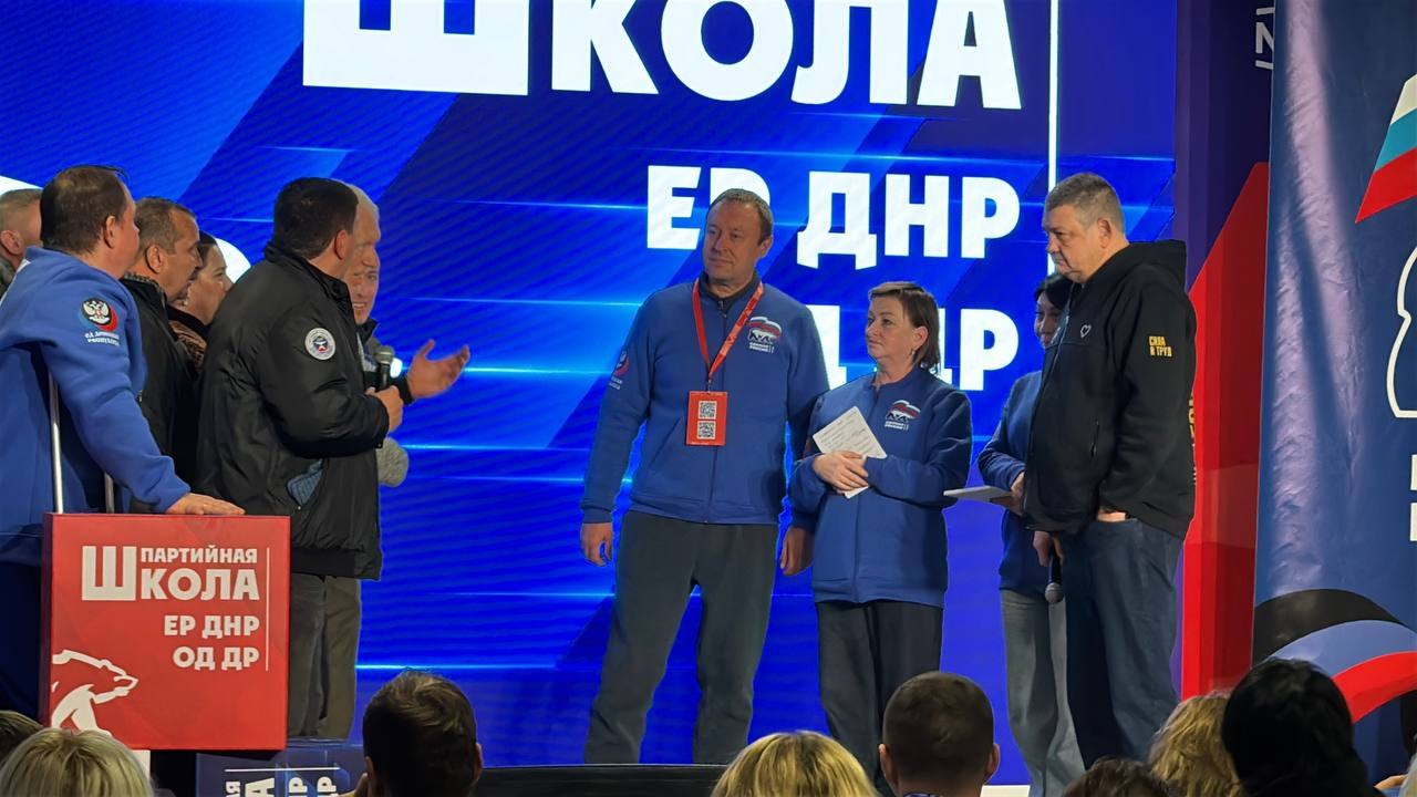 Роман Конев: Глава муниципального образования городского округа Горловка Донецкой Народной Республики Иван Сергеевич Приходько совместно с депутатами Горловского городского совета Донецкой Народной Республики от фракции... Роман Конев: Глава муниципального образования городского округа Горловка Донецкой Народной Республики Иван Сергеевич Приходько совместно с депутатами Горловского городского совета Донецкой Народной Республики от фракции...