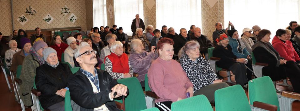 Предпраздничный концерт. 14 декабря в Пункте Временного Размещения состоялся предпраздничный концерт, организованный Театром «На Литейном» Предпраздничный концерт. 14 декабря в Пункте Временного Размещения состоялся предпраздничный концерт, организованный Театром «На Литейном»
