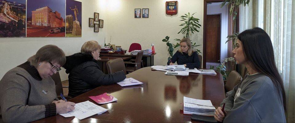 Наталья Бегуненко: В понедельник, 15 декабря, руководитель Управы Петровского внутригородского района Администрации городского округа Донецк Наталья Ивановна Бегуненко провела еженедельный прием граждан Наталья Бегуненко: В понедельник, 15 декабря, руководитель Управы Петровского внутригородского района Администрации городского округа Донецк Наталья Ивановна Бегуненко провела еженедельный прием граждан