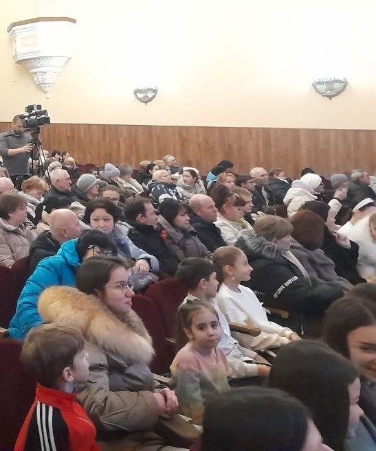 В городе Комсомольское прошел концерт Сергея Куприка В городе Комсомольское прошел концерт Сергея Куприка