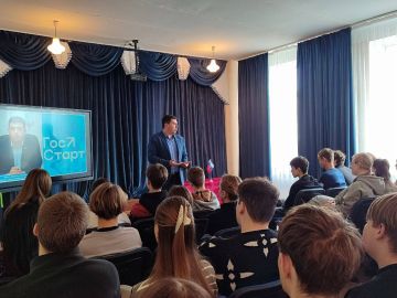 Прямой разговор с властью: как прошла встреча молодежи Иловайска с депутатом?