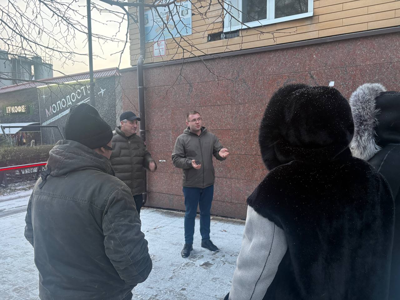 По поручению Главы ДНР Дениса Пушилина в Ворошиловском внутригордском районе продолжаются встречи с населением По поручению Главы ДНР Дениса Пушилина в Ворошиловском внутригордском районе продолжаются встречи с населением