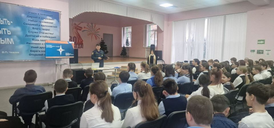 Огонь – не игра! В Мариуполе школьники учились правилам пожарной безопасности Огонь – не игра! В Мариуполе школьники учились правилам пожарной безопасности
