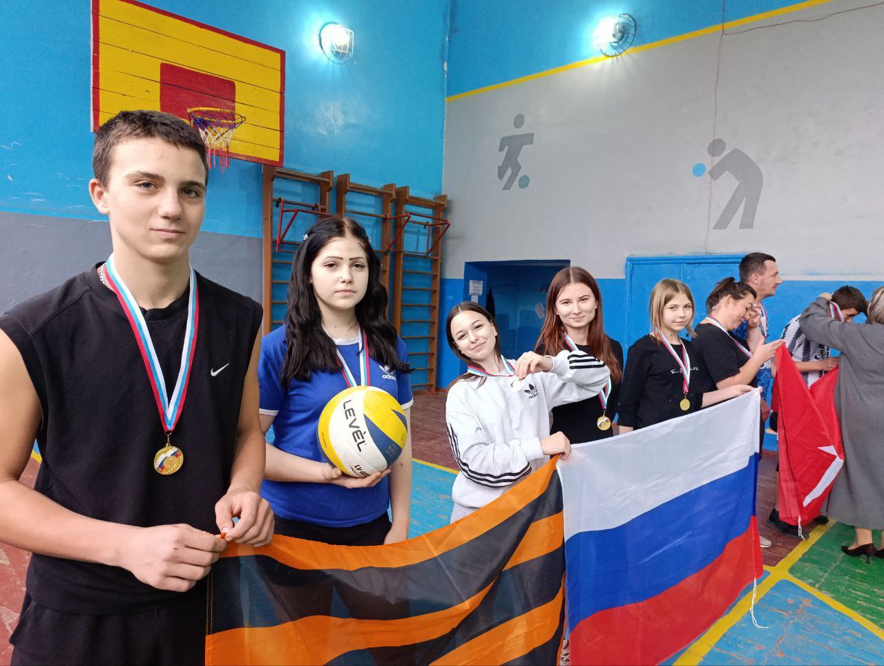 12 декабря в ГБОУ "Новокрасновская школа Володарского М.О." прошли спортивнные соревнования "Седьмой школьный кубок по волейболу" посвященный празднованию "Дня Героев Отечества" и "Дня Конституции Российской Федерации" 12 декабря в ГБОУ "Новокрасновская школа Володарского М.О." прошли спортивнные соревнования "Седьмой школьный кубок по волейболу" посвященный празднованию "Дня Героев Отечества" и "Дня Конституции Российской Федерации"