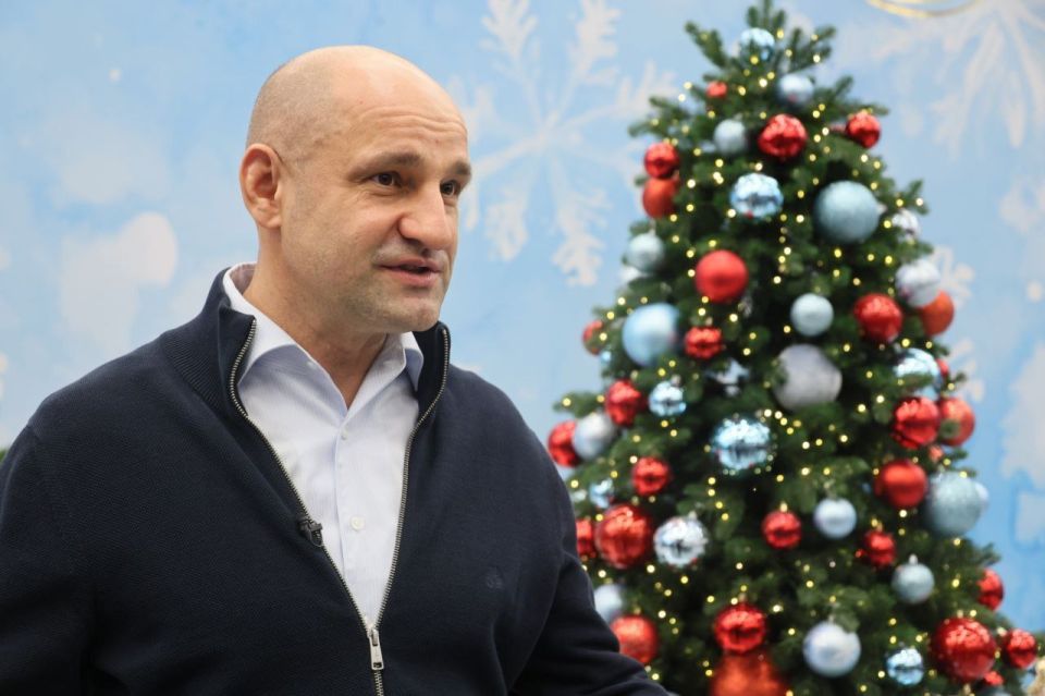 Артём Жога: Новый год - время чудес!. Дал старт всероссийской благотворительной акции "Ёлка желаний" в Уральском федеральном округе Артём Жога: Новый год - время чудес!. Дал старт всероссийской благотворительной акции "Ёлка желаний" в Уральском федеральном округе