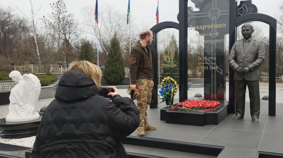 15 ������� - ���� ������ �����������, �������� ��� ���������� ���������������� ������������