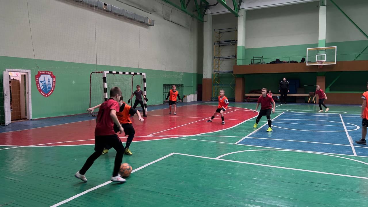 9 декабря, в городе Макеевка на базе ГБОУ «СШ № 49» прошел первый день районного этапа Спартакиады по мини-футболу среди учащихся 5–6 классов 9 декабря, в городе Макеевка на базе ГБОУ «СШ № 49» прошел первый день районного этапа Спартакиады по мини-футболу среди учащихся 5–6 классов