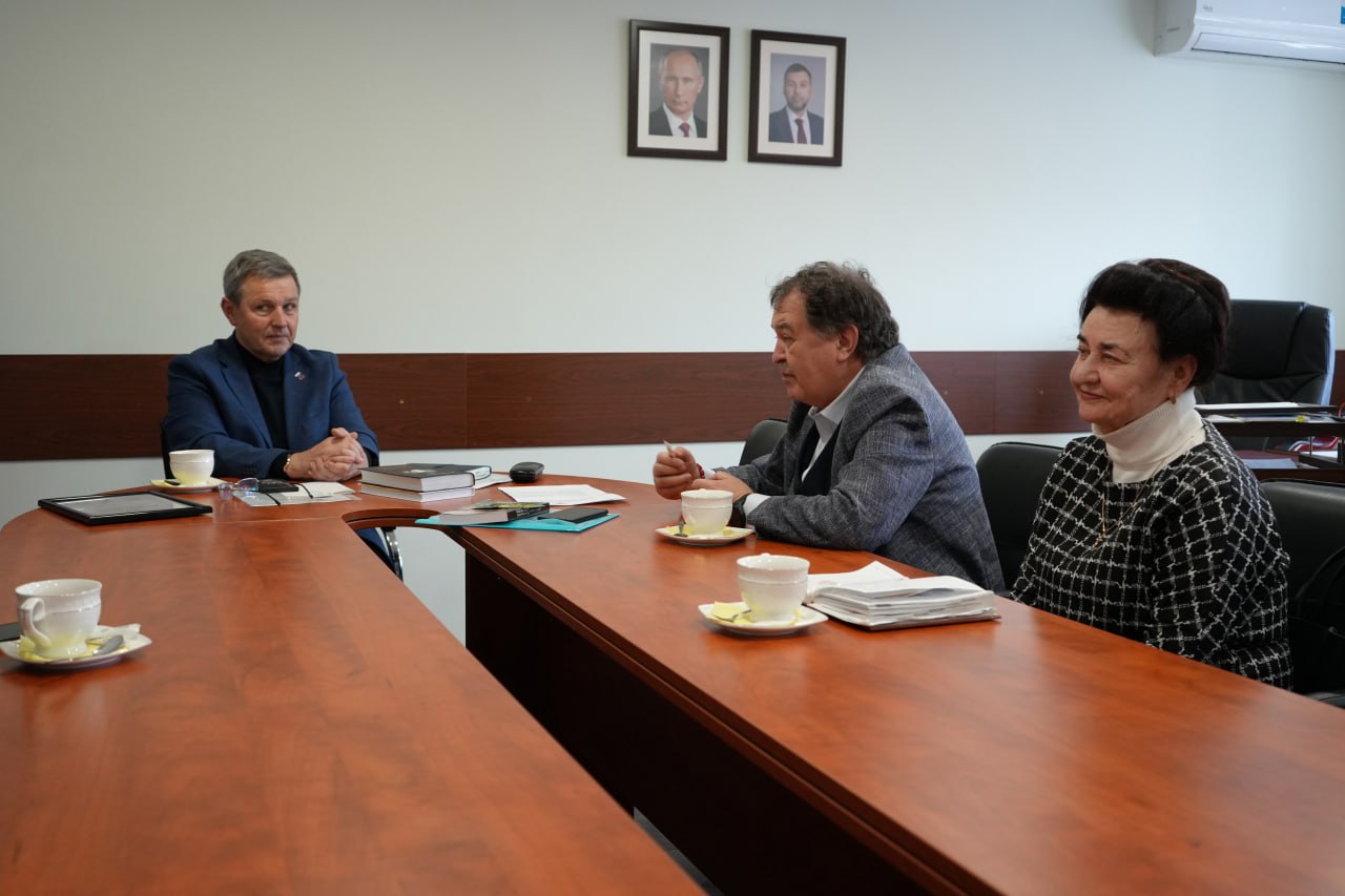 Михаил Желтяков: Состоялась встреча с Председателем Российского детского фонда, Президентом Международной ассоциации детских фондов Дмитрием Лихановым и директором медико-социальных программ Общероссийского детского фонда... Михаил Желтяков: Состоялась встреча с Председателем Российского детского фонда, Президентом Международной ассоциации детских фондов Дмитрием Лихановым и директором медико-социальных программ Общероссийского детского фонда...