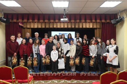 Александр Пеняев: 15 декабря в малом актовом зале гимназии города Сертолово прошёл дружеский круглый стол с участием делегации из Ясиноватой (ДНР)