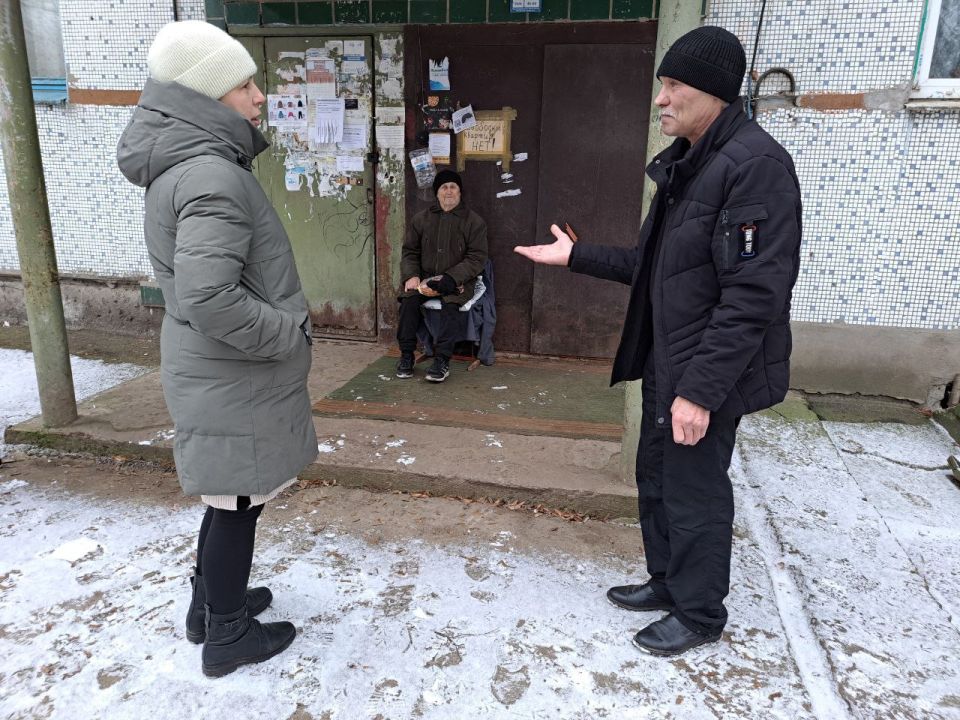 16 декабря 2025 года, начальник Светлодарского территориального отдела управления по работе с территориальными органами администрации городского округа Дебальцево Юлия Шевченко встретилась с жителями города Светлодарск 16 декабря 2025 года, начальник Светлодарского территориального отдела управления по работе с территориальными органами администрации городского округа Дебальцево Юлия Шевченко встретилась с жителями города Светлодарск