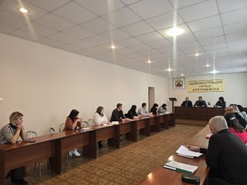 Александр Качанов: Плановое оперативное совещание прошло с руководителями структурных подразделений администрации 15.12.2025 г