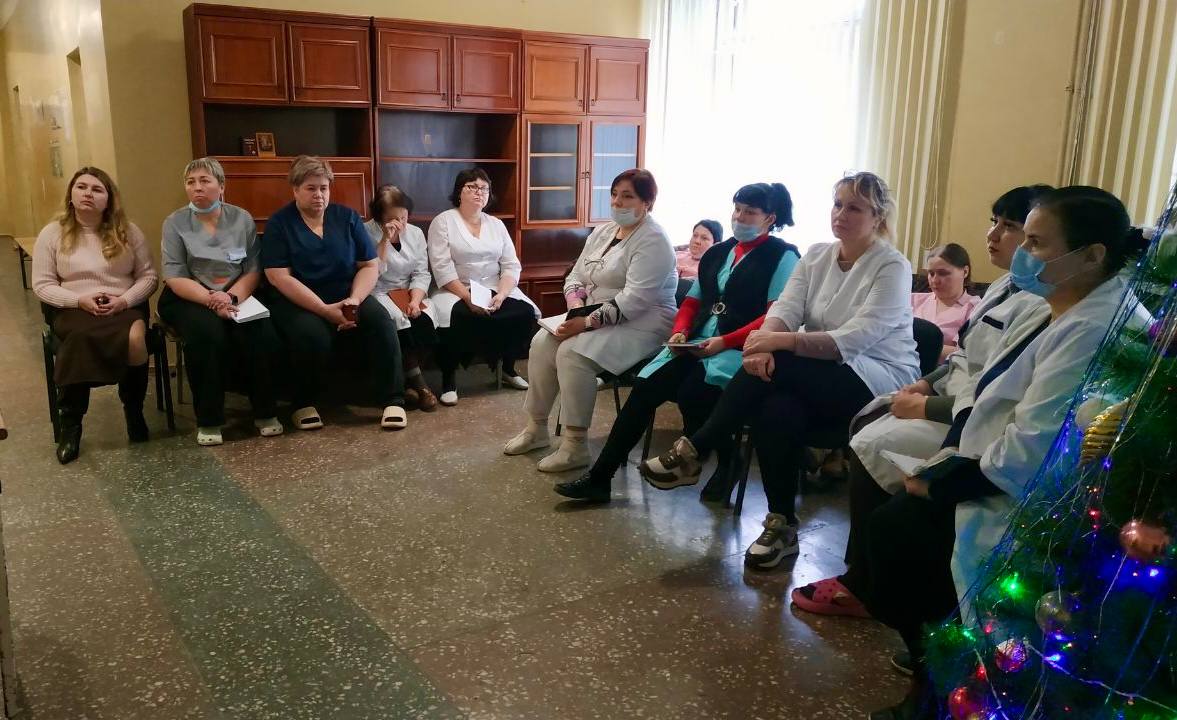 Михаил Меренков: Сегодня в рамках партпроекта «Управдом ДНР» совместно с депутатом Донецкого городского совета Ириной Бениаминовой с участием старших по домам провели встречу с трудовым коллективом ГБУ ДНР "Городская... Михаил Меренков: Сегодня в рамках партпроекта «Управдом ДНР» совместно с депутатом Донецкого городского совета Ириной Бениаминовой с участием старших по домам провели встречу с трудовым коллективом ГБУ ДНР "Городская...