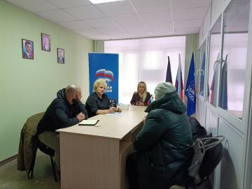 Заместитель секретаря Амвросиевского местного отделения Всероссийской политической партии «Единая Россия» Елена Фисенко провела приём в общественной приёмной