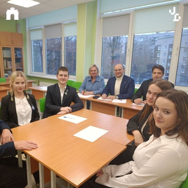 В Санкт-Петербурге прошла межгородская правовая игра «Я делаю свой выбор», объединившая старшеклассников двух городов В Санкт-Петербурге прошла межгородская правовая игра «Я делаю свой выбор», объединившая старшеклассников двух городов
