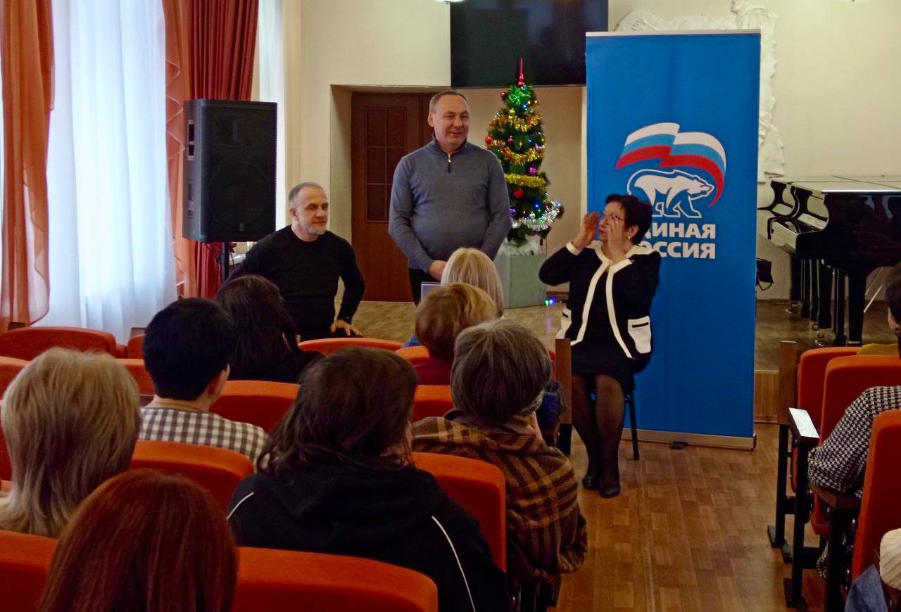 Михаил Меренков: В рамках проекта «Управдом ДНР» совместно с депутатом Донецкого городского совета Николаем Тимченко с участием старших по домам провели встречу с трудовым коллективом учреждения культуры Михаил Меренков: В рамках проекта «Управдом ДНР» совместно с депутатом Донецкого городского совета Николаем Тимченко с участием старших по домам провели встречу с трудовым коллективом учреждения культуры