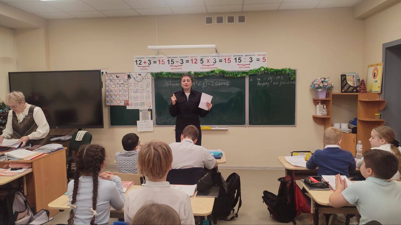 Сотрудники ГАИ напомнили школьникам о правилах безопасного поведения на улице в зимний период Сотрудники ГАИ напомнили школьникам о правилах безопасного поведения на улице в зимний период