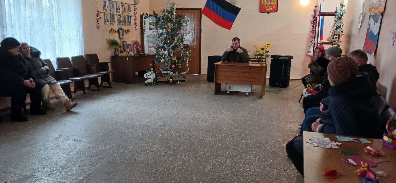 Замглавы администрации Шахтерского округа встретился с жителями села Терновое