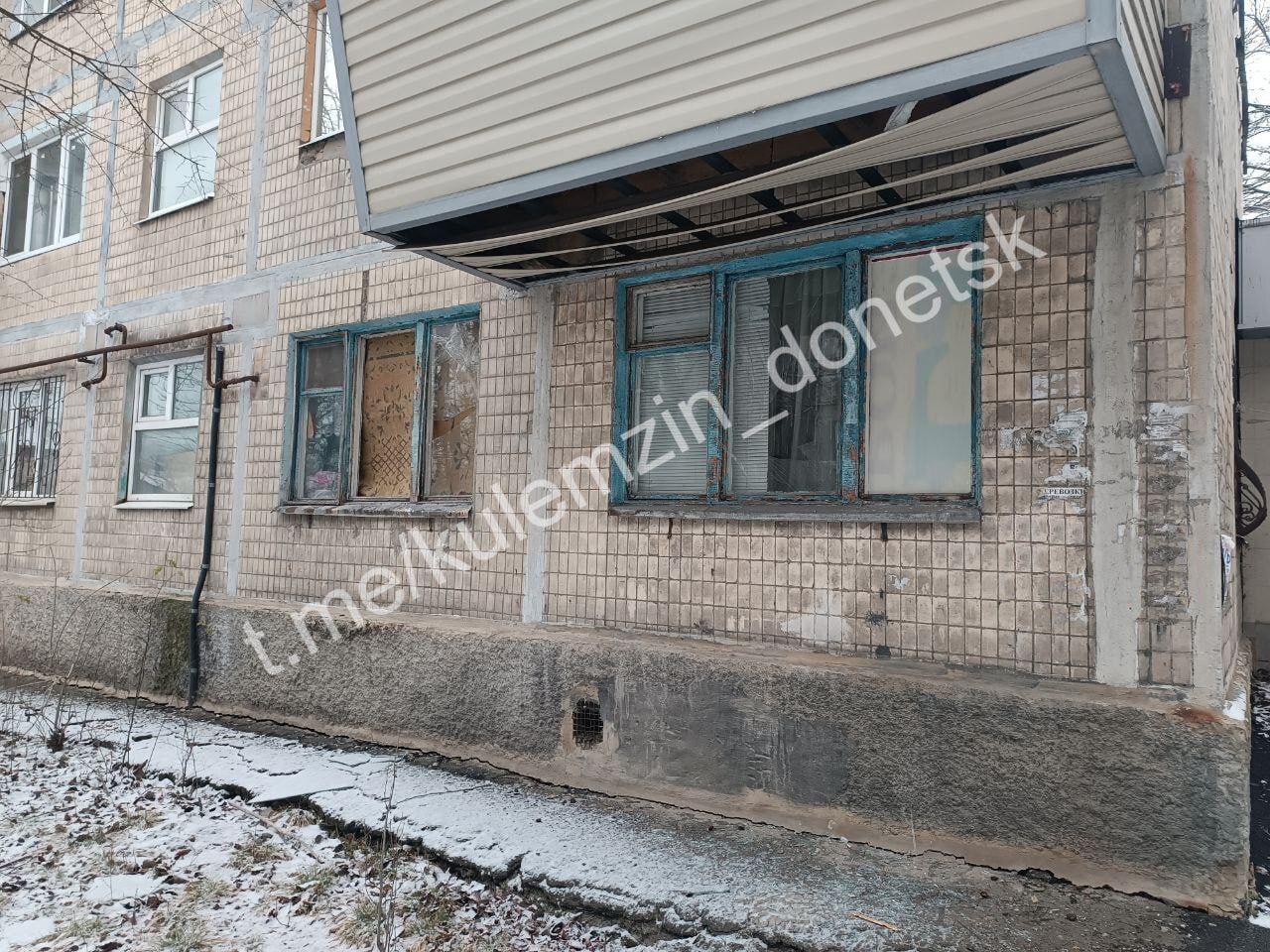 Последствия обстрела Киевского района Донецка Последствия обстрела Киевского района Донецка