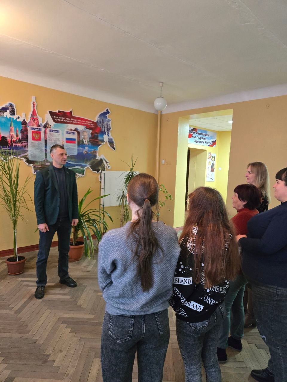 Роман Конев: 16 декабря 2025 года во исполнение поручения Главы Донецкой Народной Республики Дениса Пушилина депутаты Горловского городского совета – Олег Сладкевич и Максим Лебедев провели встречи с населением