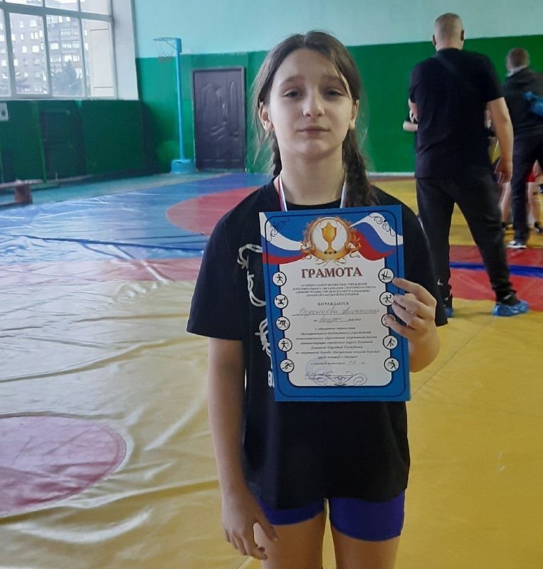 Юные спортсмены Ждановки покоряют борцовский ковер Юные спортсмены Ждановки покоряют борцовский ковер
