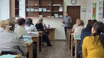 16 декабря заместитель главы администрации городского округа Торез Александр Остапенко провел встречу с трудовым коллективом ГБОУ "Лицей "Спектр" г. о. Торез"