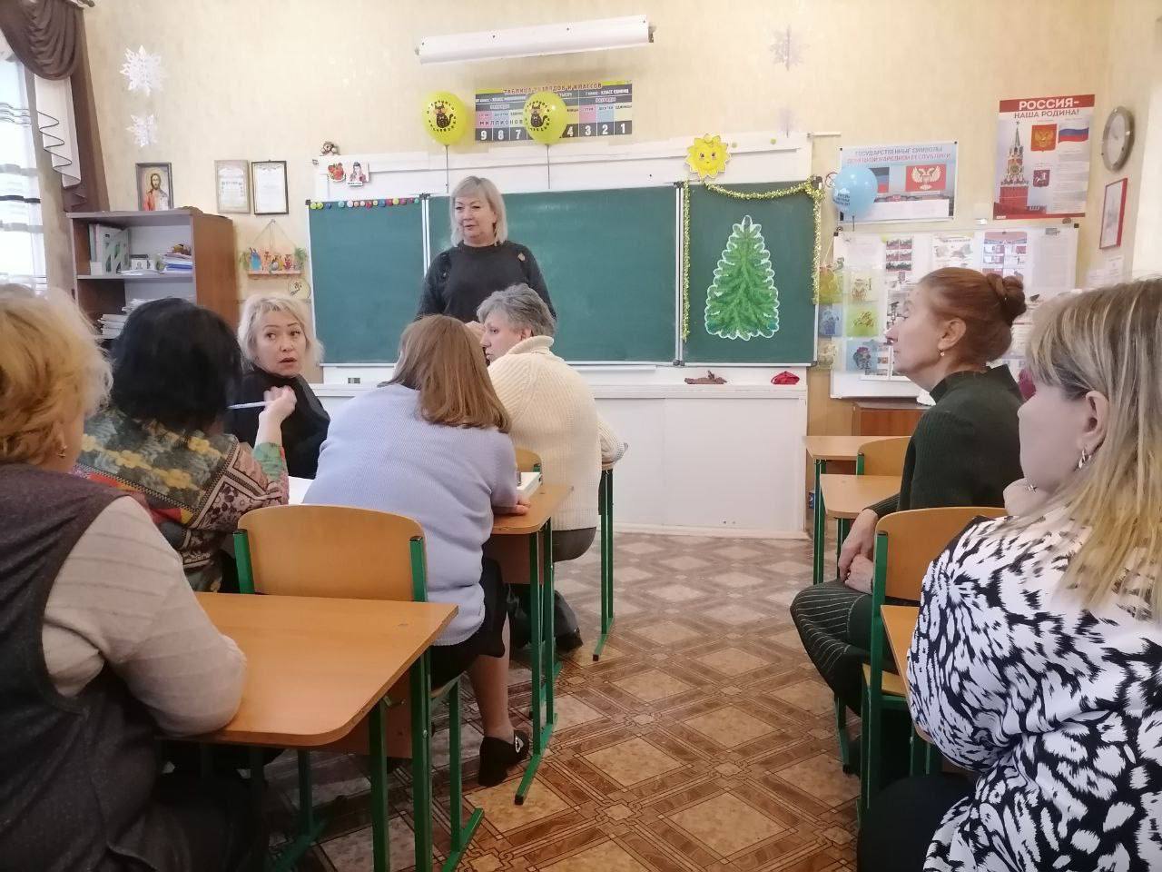 Депутат Донецкого городского совета Лилия Ошурко провела встречу с рабочим коллективом Депутат Донецкого городского совета Лилия Ошурко провела встречу с рабочим коллективом