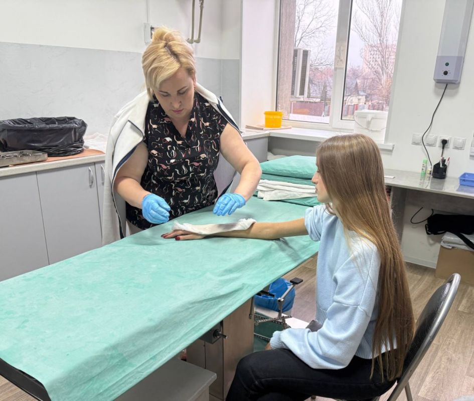 Лариса Толстыкина: Центры занятости Республики продолжают открывать двери в мир профессий для старшеклассников в рамках национального проекта «Кадры» Лариса Толстыкина: Центры занятости Республики продолжают открывать двери в мир профессий для старшеклассников в рамках национального проекта «Кадры»