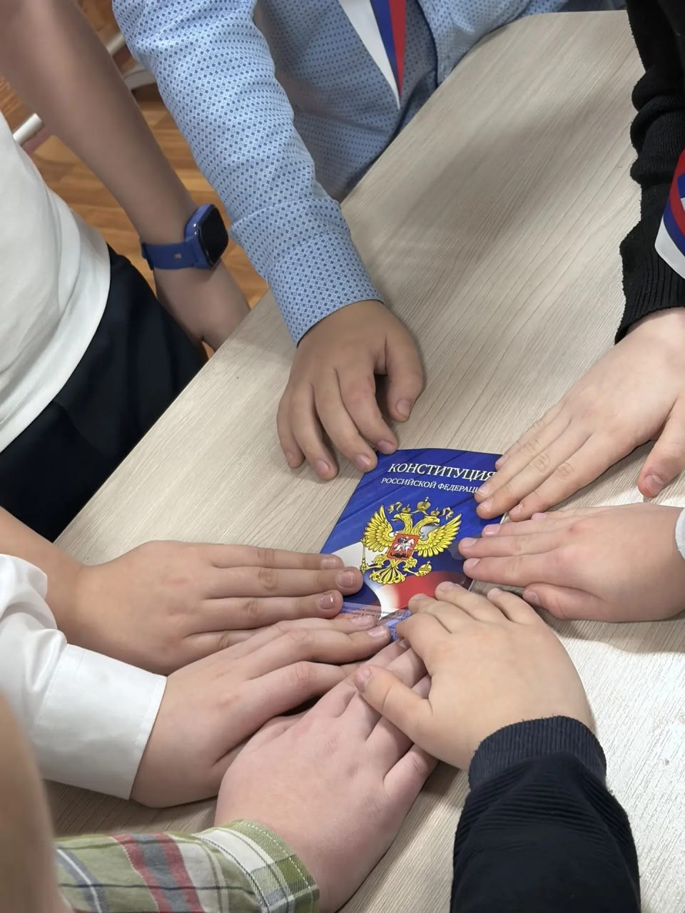 В школах Старобешевского округа прошли внеурочные занятия "Разговоры о важном"