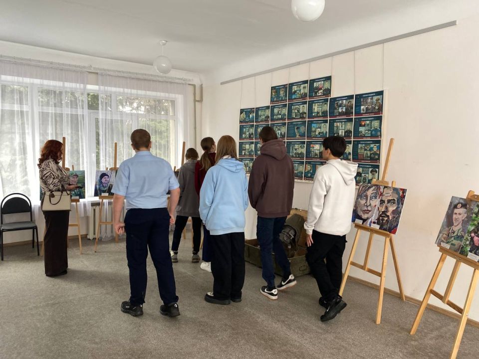 16 декабря, в рамках проекта «Я учусь в музее», сотрудники городского музея для учащихся 8-го класса ГБОУ «Школа №2 г.о. Дебальцево» и ГБОУ «Школа №1 г.о. Дебальцево» 9-го класса, провели урок профориентации, в ходе которого... 16 декабря, в рамках проекта «Я учусь в музее», сотрудники городского музея для учащихся 8-го класса ГБОУ «Школа №2 г.о. Дебальцево» и ГБОУ «Школа №1 г.о. Дебальцево» 9-го класса, провели урок профориентации, в ходе которого...
