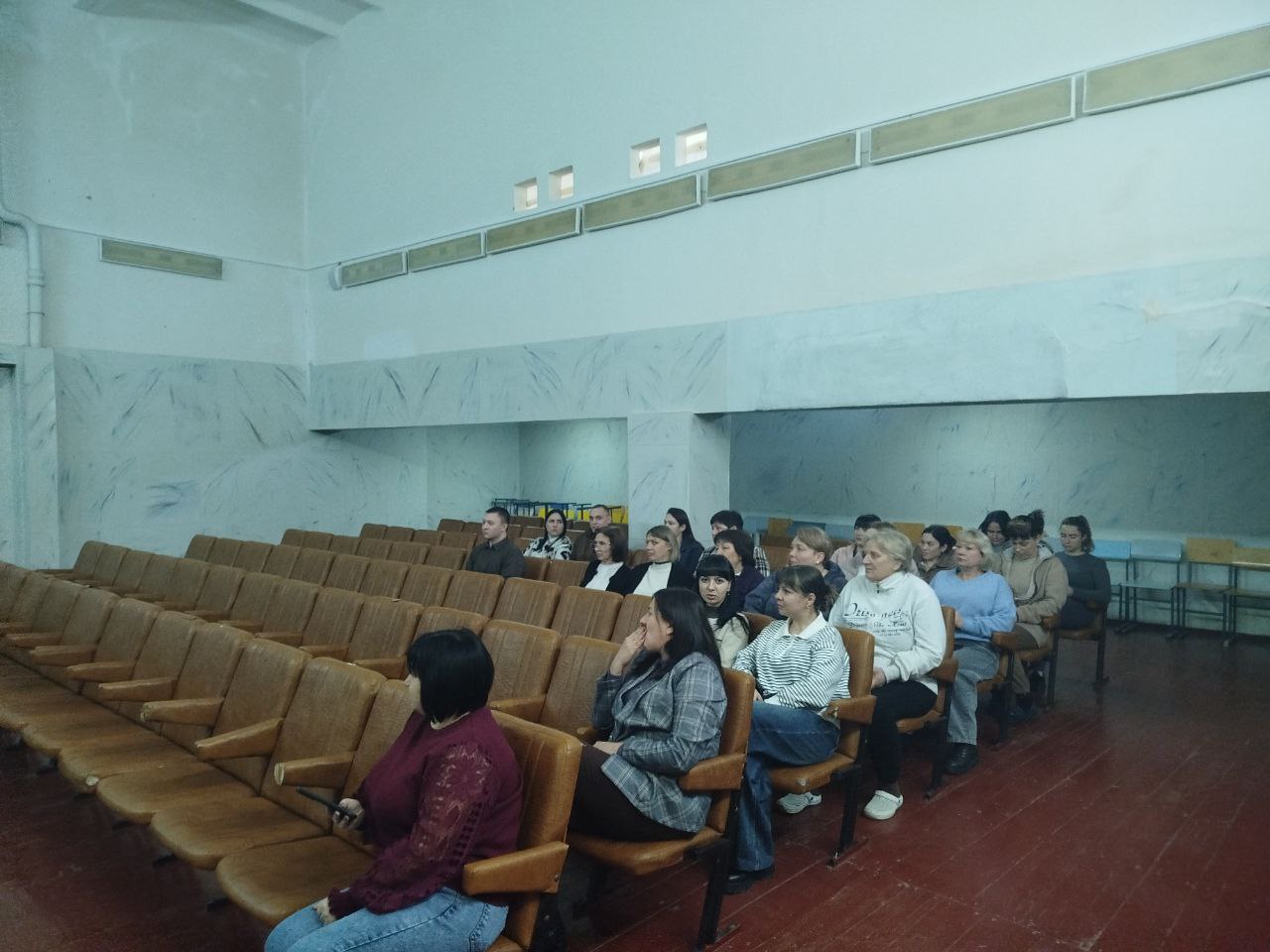 Встреча главы округа с коллективом Новозарьевской школы Встреча главы округа с коллективом Новозарьевской школы