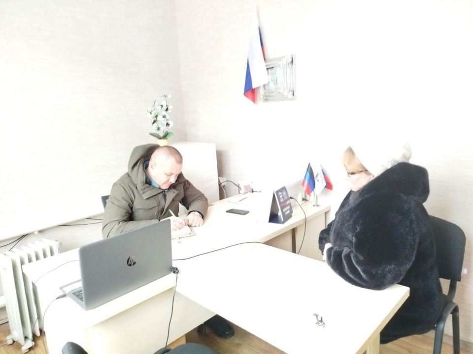 В Хлебодаровском отделении общественной приёмной партии «Единая Россия» провёл приём граждан депутат Волновахского муниципального совета Донецкой Народной Республики первого созыва Мацегора Андрей Викторович В Хлебодаровском отделении общественной приёмной партии «Единая Россия» провёл приём граждан депутат Волновахского муниципального совета Донецкой Народной Республики первого созыва Мацегора Андрей Викторович
