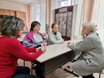 16 декабря 2025 года в Дебальцево состоялась встреча депутата Дебальцевского городского совета от политической партии «Единая Россия» Светланы Кашу с трудовым коллективом Учебно-воспитательного комплекса города Светлодарск