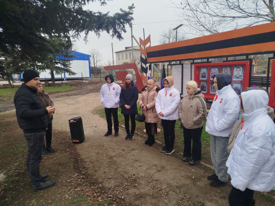 Начальник Марьяновского территориального отдела Администрации Старобешевского муниципального округа Пефтиев Николай провел встречу с активистами Движение первых ГБОУ «Придорожненская школа» Начальник Марьяновского территориального отдела Администрации Старобешевского муниципального округа Пефтиев Николай провел встречу с активистами Движение первых ГБОУ «Придорожненская школа»