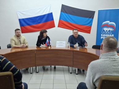 Валентин Левченко: Сегодня провел встречу с замечательным коллективом Региональной физкультурно - спортивной общественной организации «Федерация фехтования ДНР»