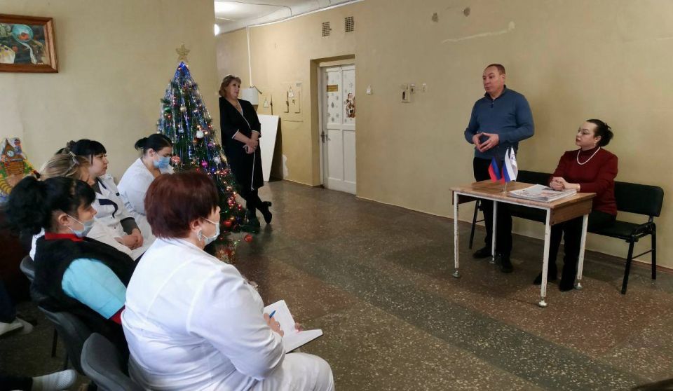 Михаил Меренков: Сегодня в рамках партпроекта «Управдом ДНР» совместно с депутатом Донецкого городского совета Ириной Бениаминовой с участием старших по домам провели встречу с трудовым коллективом ГБУ ДНР "Городская... Михаил Меренков: Сегодня в рамках партпроекта «Управдом ДНР» совместно с депутатом Донецкого городского совета Ириной Бениаминовой с участием старших по домам провели встречу с трудовым коллективом ГБУ ДНР "Городская...