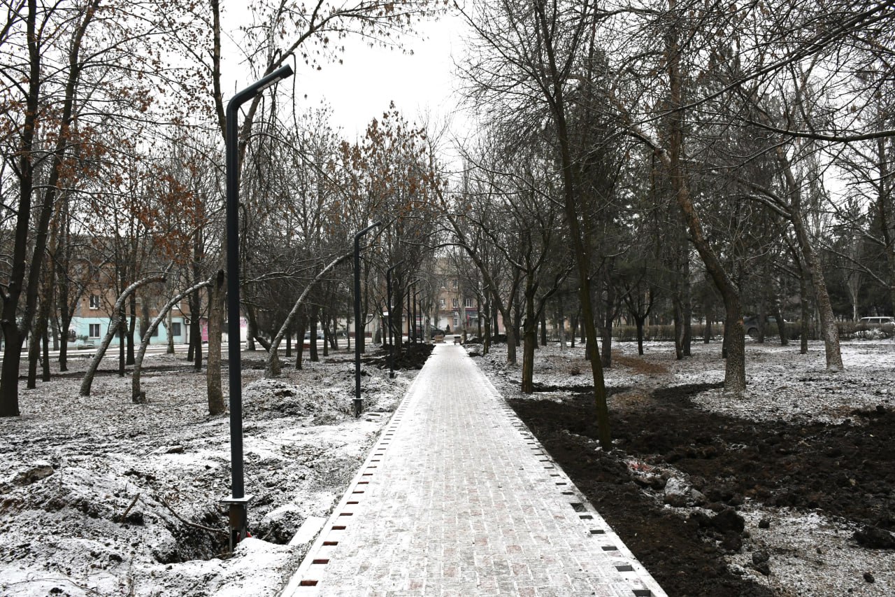 Парк в Кировском стремительно преображается Парк в Кировском стремительно преображается