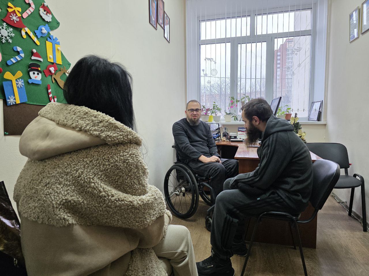 Поддержка защитников Донбасса: Ярослав Лисобей провел приём граждан в Ворошиловском районе Поддержка защитников Донбасса: Ярослав Лисобей провел приём граждан в Ворошиловском районе