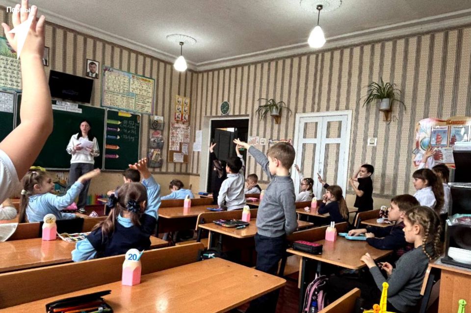 Зимние приключения. Наш Совет Первых не стоит на месте и активно работает в своих первичках! Зима — время веселья и фантазии! Ребята с удовольствием поиграли в пантомиму, проявляя креатив и воображение Они нарисовали... Зимние приключения. Наш Совет Первых не стоит на месте и активно работает в своих первичках! Зима — время веселья и фантазии! Ребята с удовольствием поиграли в пантомиму, проявляя креатив и воображение Они нарисовали...