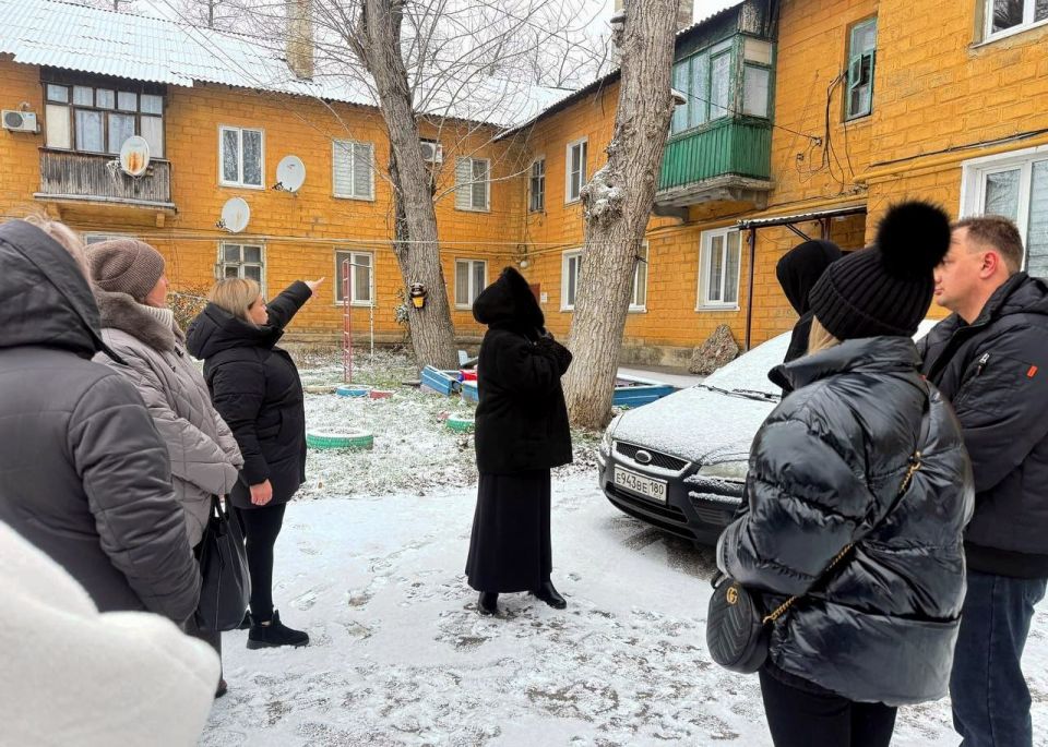 Иван Адамец: Первый заместитель руководителя Управы Куйбышевского района Алина Волкова и депутат Донецкого городского совета Дмитрий Пефтеев провели рабочую встречу с жильцами дома №4 по проспекту Матросова Иван Адамец: Первый заместитель руководителя Управы Куйбышевского района Алина Волкова и депутат Донецкого городского совета Дмитрий Пефтеев провели рабочую встречу с жильцами дома №4 по проспекту Матросова