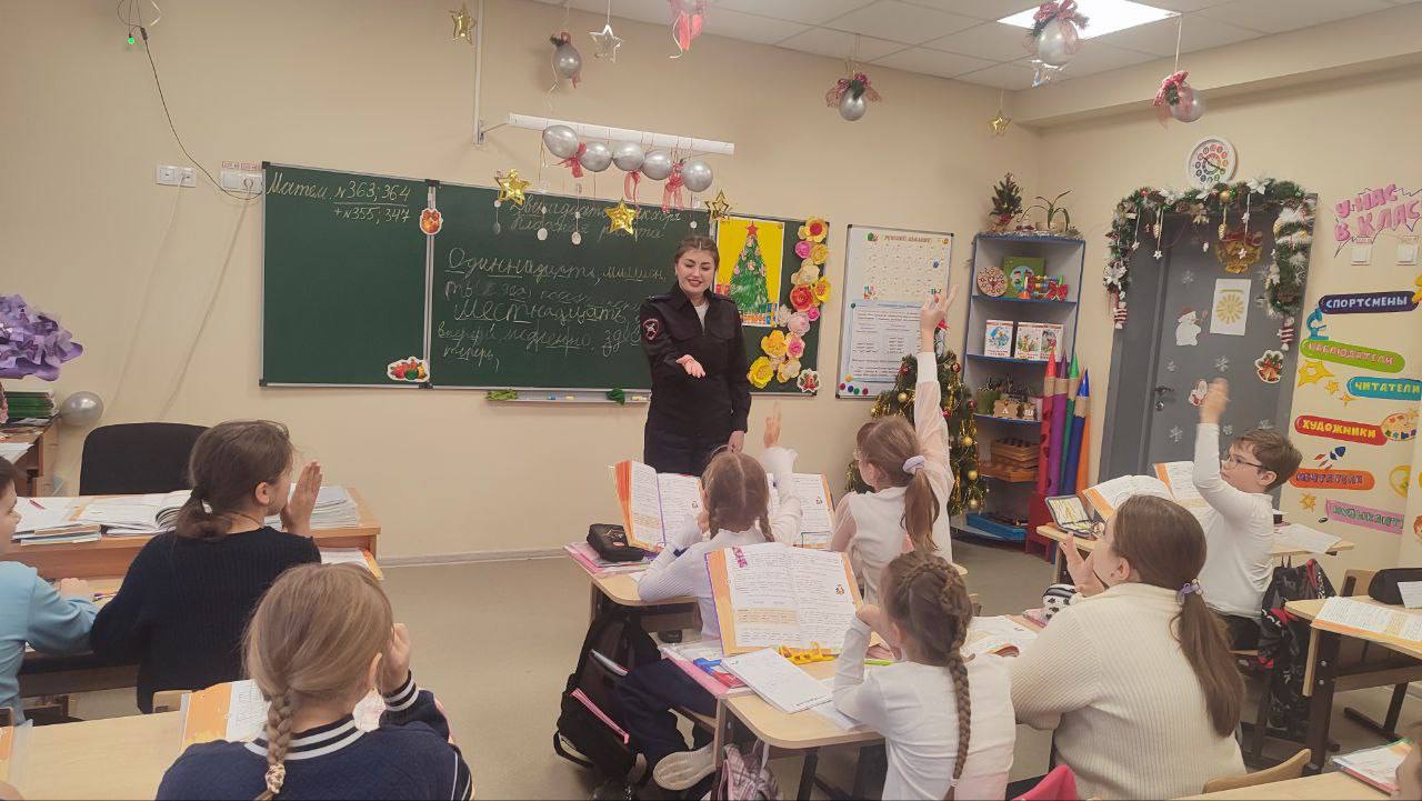 Сотрудники ГАИ напомнили школьникам о правилах безопасного поведения на улице в зимний период Сотрудники ГАИ напомнили школьникам о правилах безопасного поведения на улице в зимний период