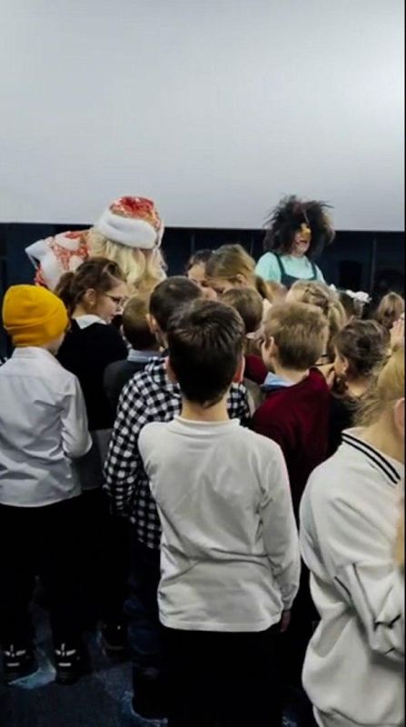 Коллектив Забайкальского государственного театра кукол «Тридевятое царство» прибыл с гастролями в Старобешевский округ Коллектив Забайкальского государственного театра кукол «Тридевятое царство» прибыл с гастролями в Старобешевский округ