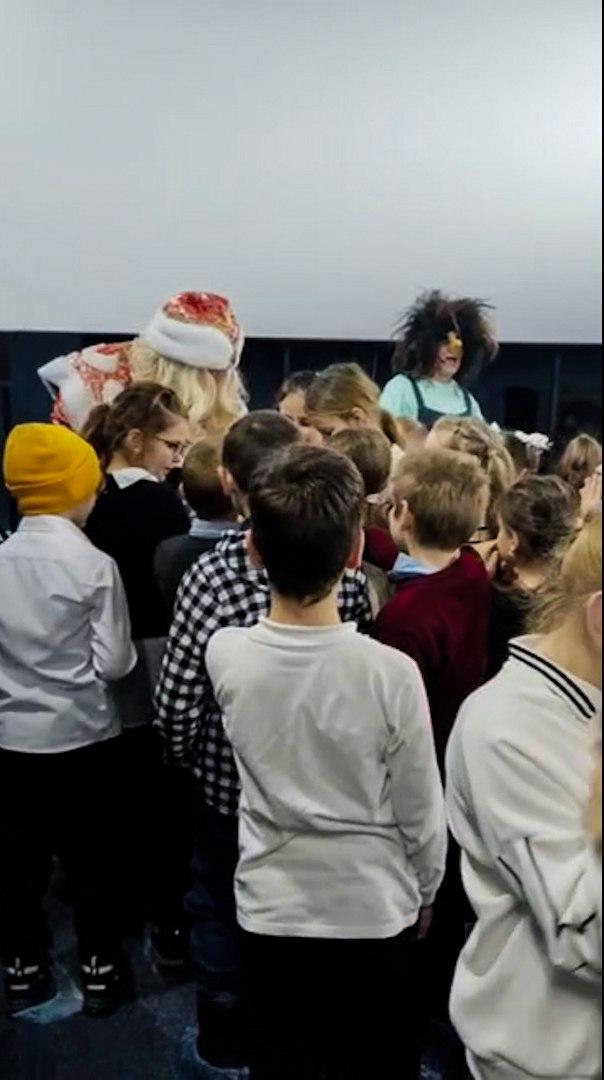 Коллектив Забайкальского государственного театра кукол «Тридевятое царство» прибыл с гастролями в Старобешевский округ Коллектив Забайкальского государственного театра кукол «Тридевятое царство» прибыл с гастролями в Старобешевский округ