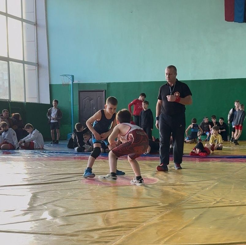 Юные спортсмены Ждановки покоряют борцовский ковер Юные спортсмены Ждановки покоряют борцовский ковер