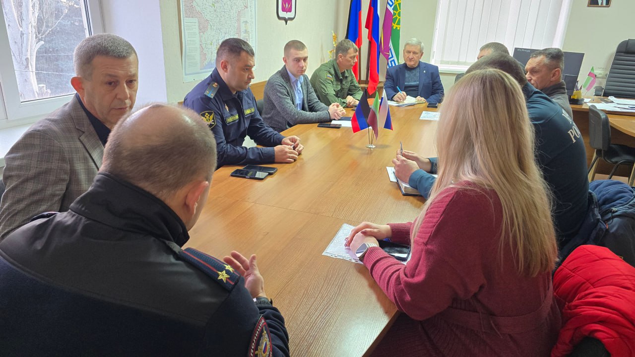 16 декабря в Администрации Старобешевского муниципального округа прошло оперативное совещание с руководителями силовых структур округа