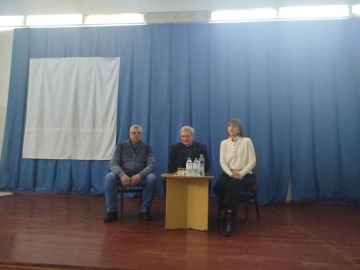 Встреча главы округа с коллективом Новозарьевской школы