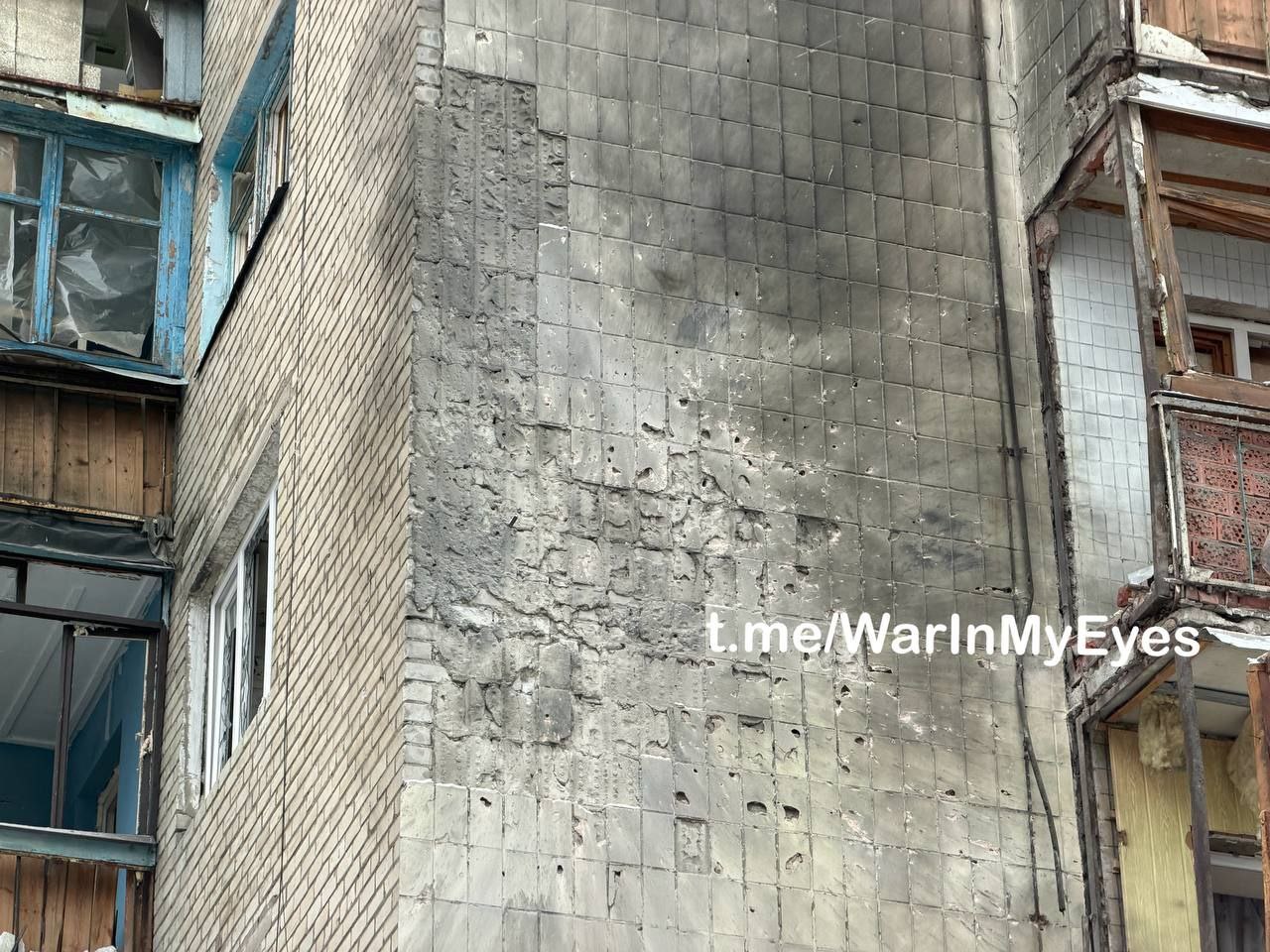 Последствия обстрела Киевского района Донецка Последствия обстрела Киевского района Донецка