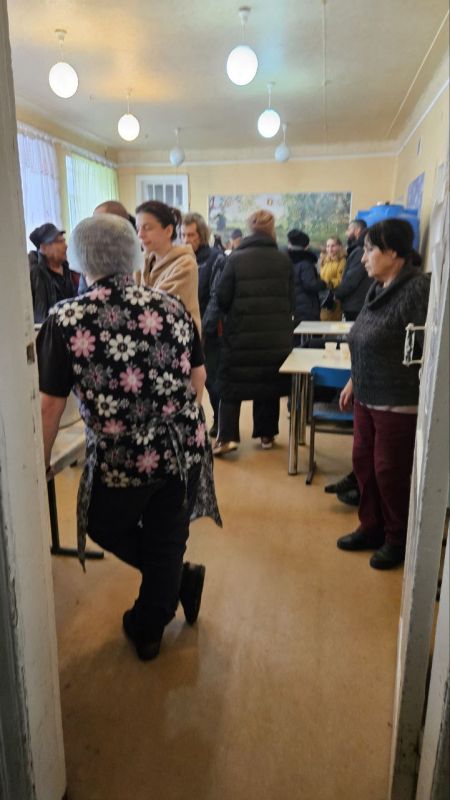 ВСТРЕЧИ С ЖИТЕЛЯМИ. 16 декабря 2025 года депутаты Ясиноватского муниципального совета Донецкой Народной Республики от фракции «Единая Россия» Наталья Филиппова и Ольга Безуглая провели встречу с жителями ВСТРЕЧИ С ЖИТЕЛЯМИ. 16 декабря 2025 года депутаты Ясиноватского муниципального совета Донецкой Народной Республики от фракции «Единая Россия» Наталья Филиппова и Ольга Безуглая провели встречу с жителями