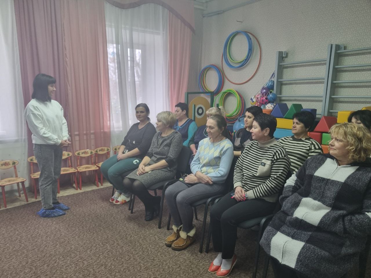 Заместитель главы Администрации городского округа Харцызск Юлия Михайленко провела встречу с трудовым коллективом ГКДОУ «Зуевский детский сад № 13» Заместитель главы Администрации городского округа Харцызск Юлия Михайленко провела встречу с трудовым коллективом ГКДОУ «Зуевский детский сад № 13»